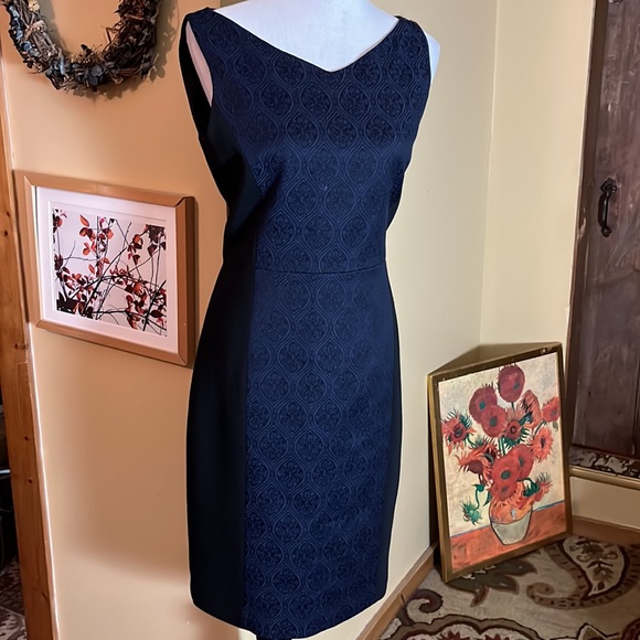 TAHARI Size 10 TRISTA Sheath DRESS  
V-Neck Textured Navy/Black Dress $329 NEW - Picture 6 of 16